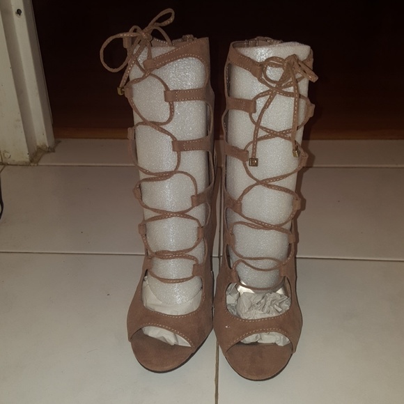 Cutout bootie high heels - Picture 2 of 6